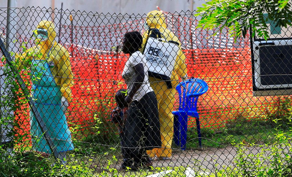 A woman and her child arrive for ebola related investigation at the health facility at the Bwera general hospital near the border with the Democratic Republic of Congo in Bwera, Uganda, June 14, 2019. REUTERS/James Akena/File Photo
