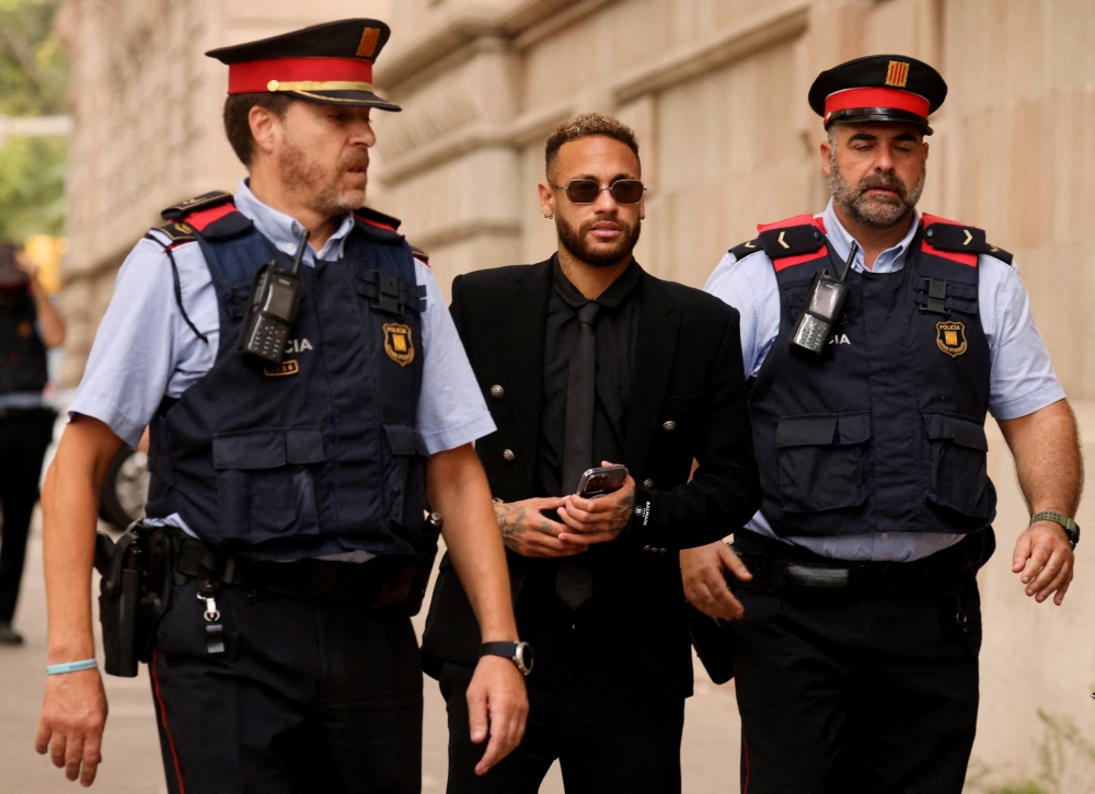 Brazil's Neymar leaves court after standing trial on fraud and corruption charges over the transfer to FC Barcelona from Santos in 2013 at the Barcelona Court, in Barcelona, Spain, on October 17, 2022.  REUTERS/Nacho Doce 