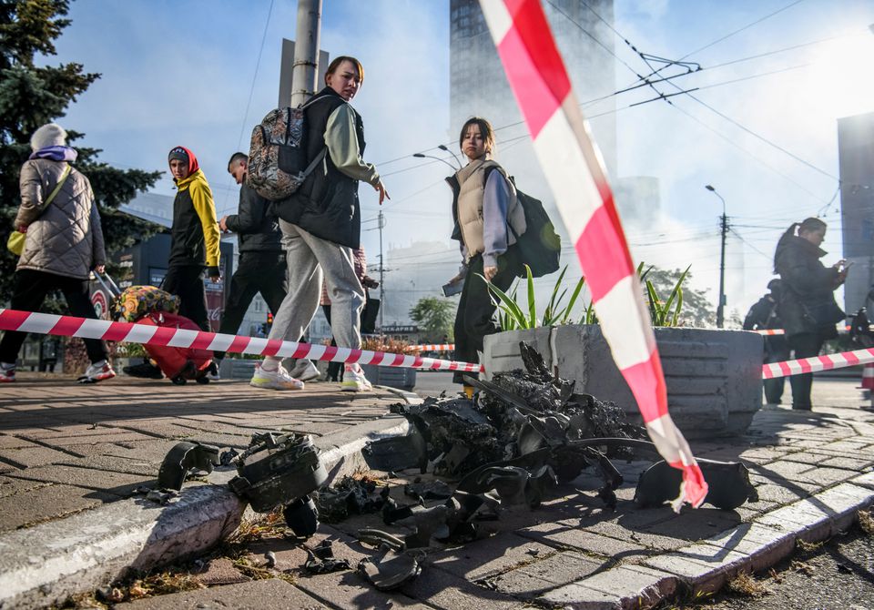 Local residents look at parts of an unmanned aerial vehicle (UAV), what Ukrainian authorities consider to be an Iranian-made drone Shahed-136, after Russian drone strike, amid Russia's attack on Ukraine, in Kyiv, Ukraine, on October 17, 2022. REUTERS/Vladyslav Musiienko