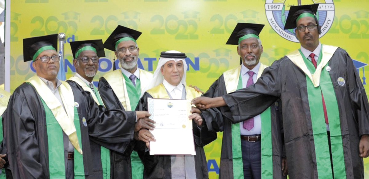 Ambassador of Qatar to Somalia H E Hassan bin Hamza Hashim receiving an honorary doctorate by Mogadishu University officials. 