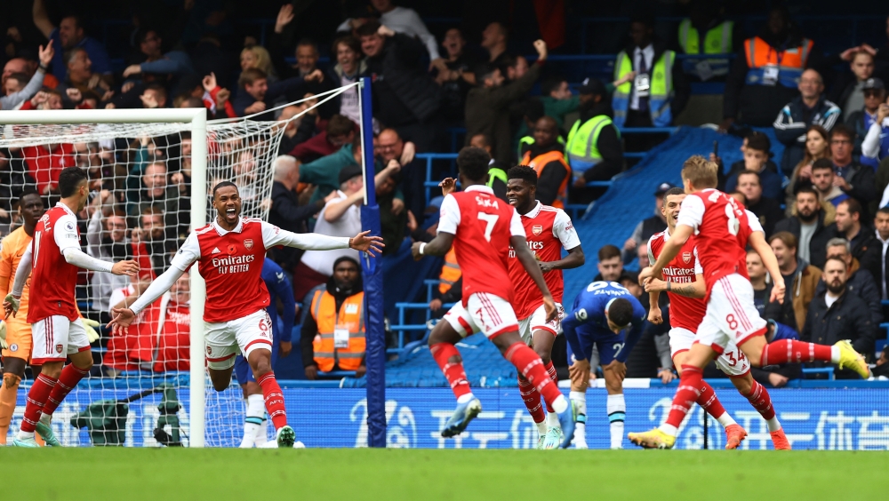 Arsenal's Gabriel Magalhaes celebrates scoring their goal with teammates during the EPL match against Chelsea at Stamford Bridge, London, on November 6, 2022.  REUTERS/Hannah Mckay 