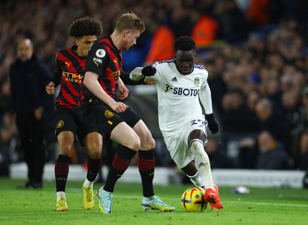 Leeds United's Wilfried Gnonto in action with Manchester City's Rico Lewis and Kevin De Bruyne during the English Premier League match against Leeds United at Elland Road, Leeds, on December 28, 2022.   REUTERS/Molly Darlington
