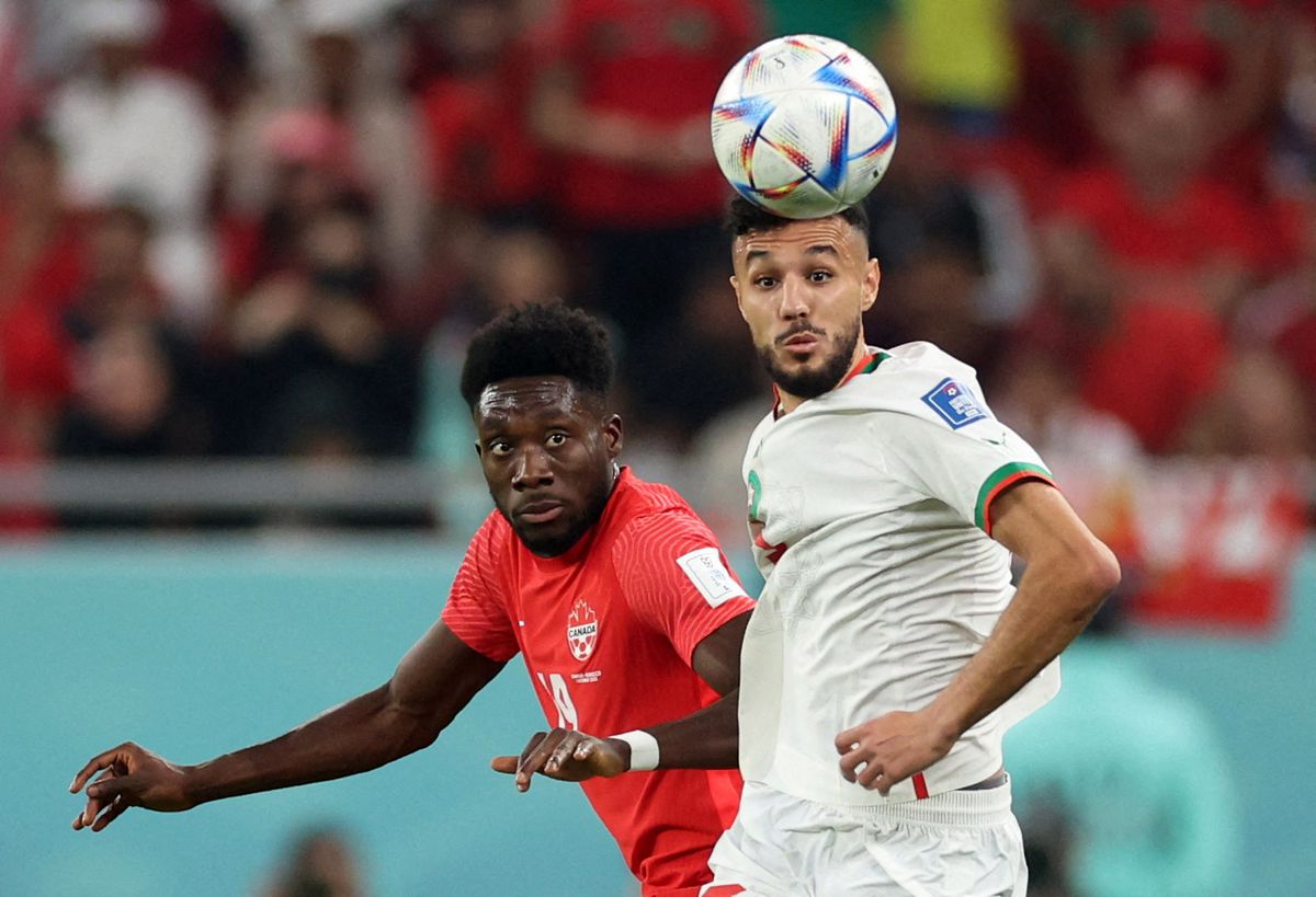 Morocco's Noussair Mazraoui in action with Canada's Alphonso Davies during the FIFA World Cup Qatar 2022 group match at the Al Thumama Stadium, December 1, 2022. (REUTERS/Carl Recine)