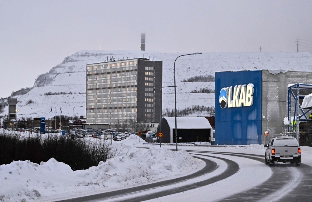 Picture taken on January 12, 2023 shows a view of the iron mine of Swedish state-owned mining company LKAB in Sweden's northernmost city Kiruna. (Photo by Jonas EKSTROMER / TT News Agency / AFP) / Sweden)