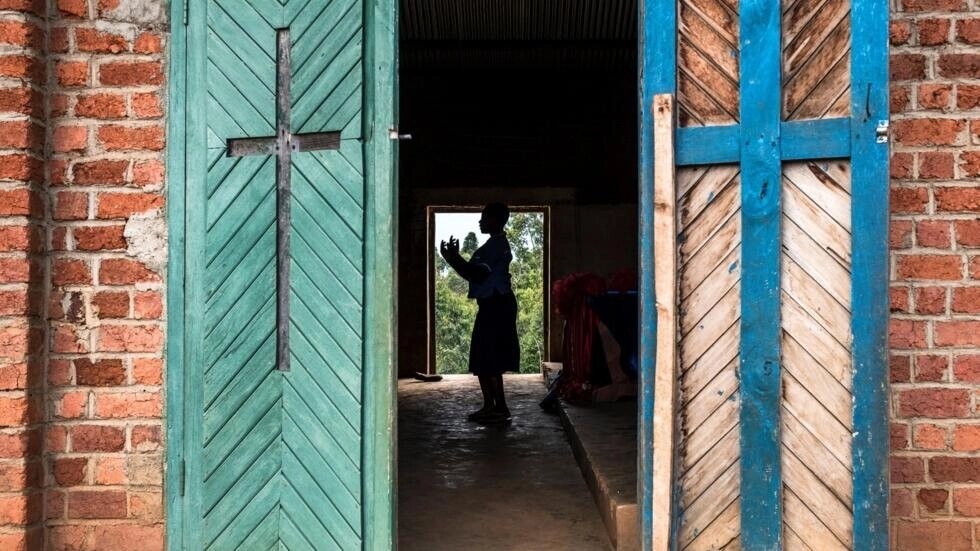 A child sings inside the Mulamo Baptist Church in the Kyala neighbourhood of Butembo, North Kivu province, Democratic Republic of Congo, November 10, 2016.  (Eduardo Soteras, AFP)
