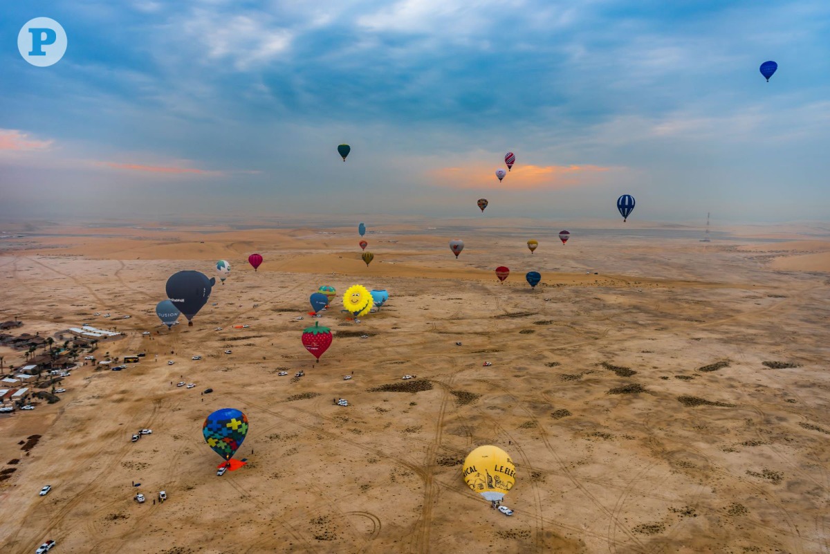Breathtaking images of hot air balloons at Khor Al Udaid The