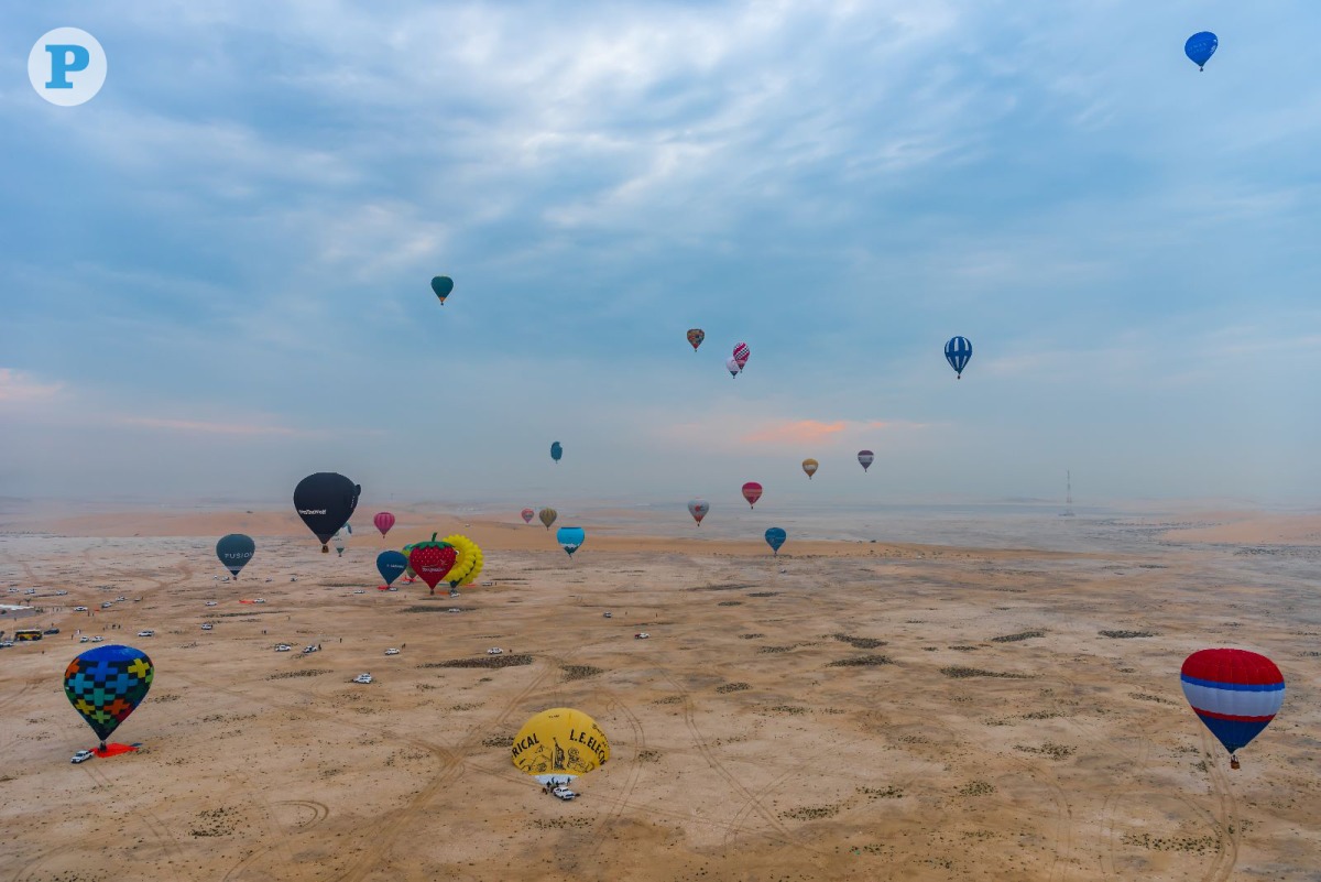 Breathtaking images of hot air balloons at Khor Al Udaid The