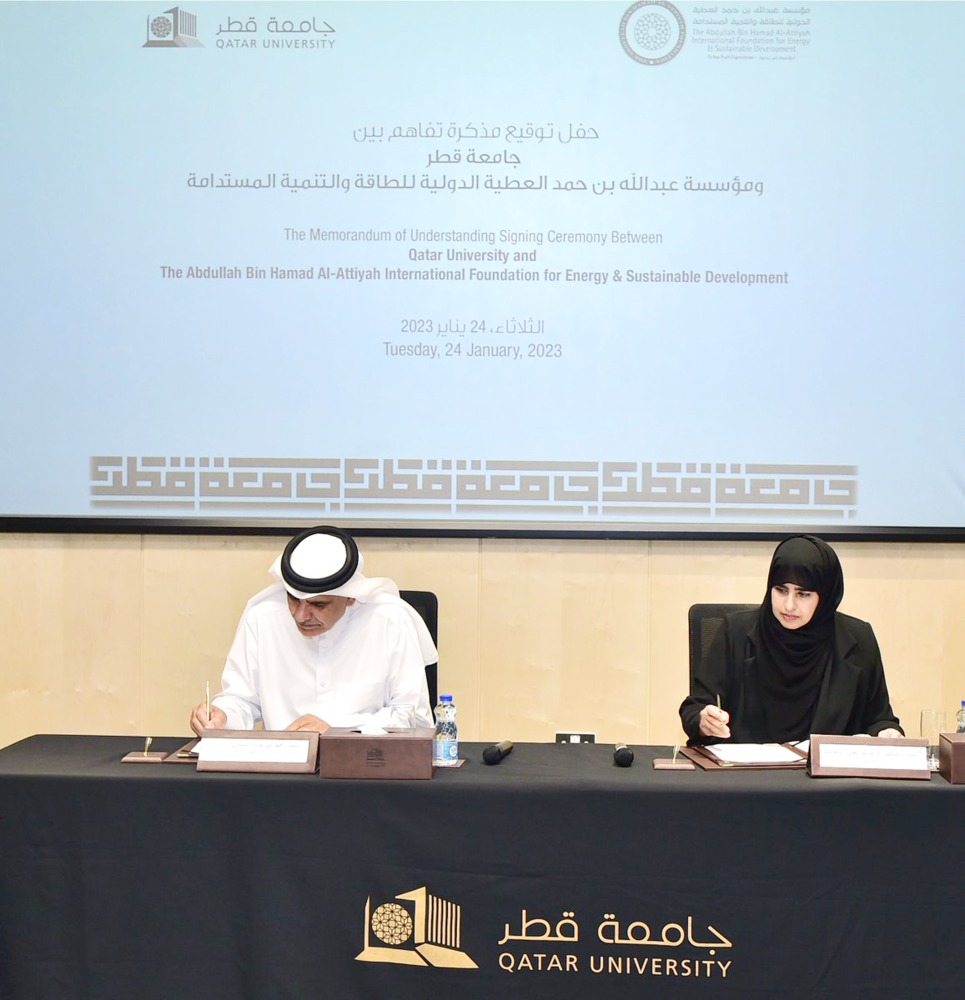 Vice President of QU for Research and Graduate Studies Prof. Mariam Al Ali Al Maadeed (right), and member of the Al Attiyah Foundation’s Board of Trustees Fahad bin Hamad Al Mohannadi signing the MoU.
