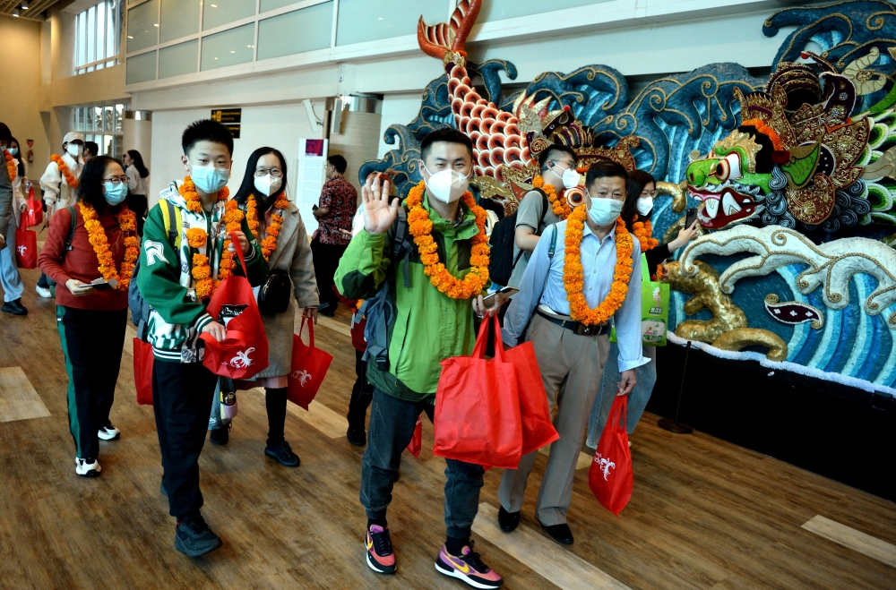 First batch of Chinese tourists arrived at Ngurah Rai InternationalÊAirport following the Chinese Government's resumption of travel for citizens in Bali, Indonesia, January 22, 2023 Antara Foto/Fikri Yusuf/via REUTERS