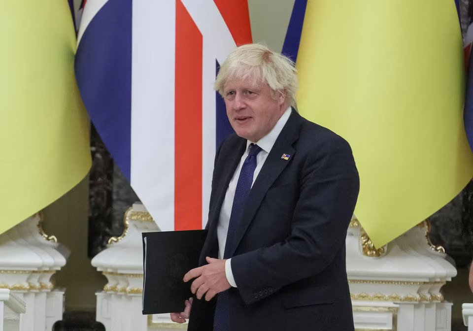 Former British Prime Minister Boris Johnson arrives at a joint news briefing with Ukraine's President Volodymyr Zelenskiy, as Russia's attack on Ukraine continues, in Kyiv, Ukraine August 24, 2022. File Photo: REUTERS/Gleb Garanich
