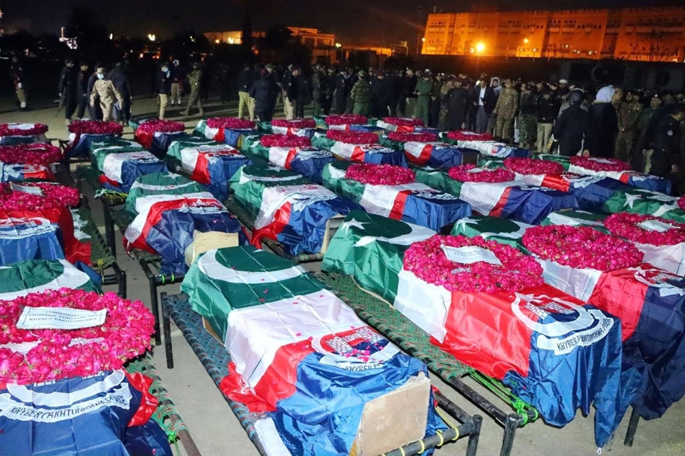 This handout picture taken on January 30, 2023 and released by the Pakistan's Police Department shows Pakistan's security officials gather to attend funeral prayers for police officers who were killed in a mosque blast inside the police headquarters in Peshawar. (Photo by Handout / Pakistan's Police Department / AFP)