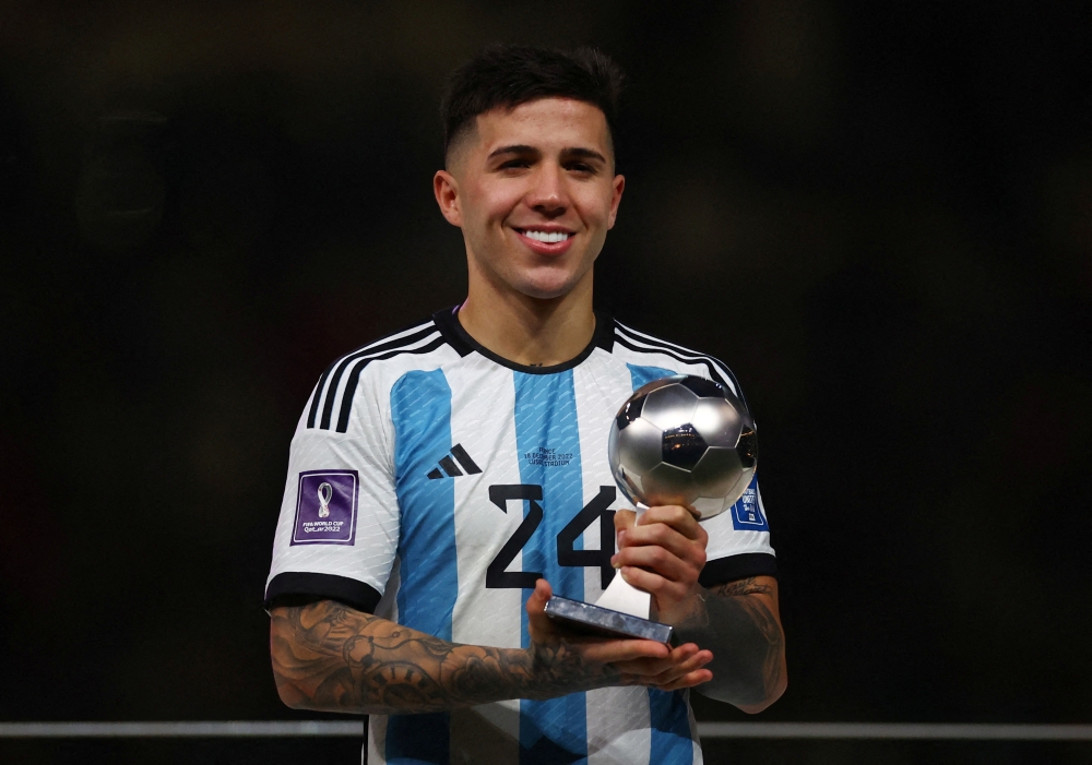 Argentina's Enzo Fernandez, Chelsea's latest signing,  poses with his Best Young Player award during the award ceremony of the FIFA World Cup Qatar 2022 at the Lusail Stadium in Lusail, Qatar on December 18, 2022.  File photo / Reuters

