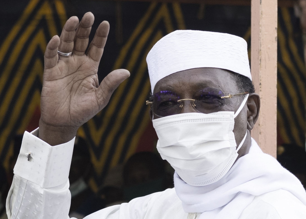 In this file photo taken on April 11, 2021 Chadian President Idriss Deby Itno greets a crowd of journalists and supporters as he arrives to casts his ballot at a polling station in N'djamena.(Photo by MARCO LONGARI / AFP)