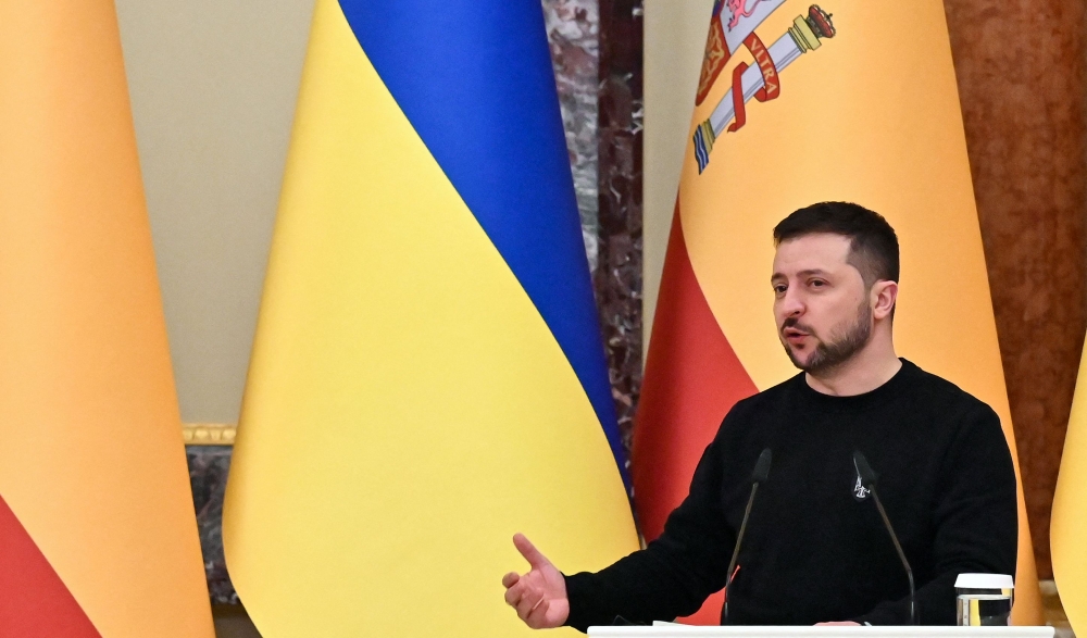 Ukrainian President Volodymyr Zelensky speaks during a joint press conference with Spain's Prime Minister following their talks in Kiev on February 23, 2023.  (Photo by Sergei SUPINSKY / AFP)