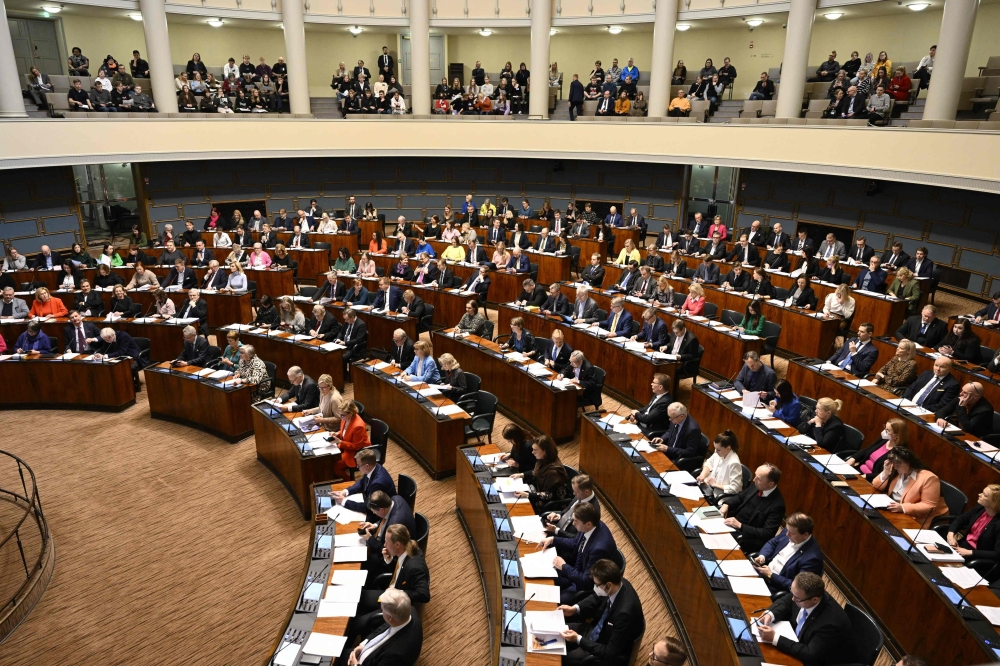 Finnish MPs attend a plenary session of the Finnish parliament on a vote on the country's entry to NATO in Helsinki, Finland on March 1, 2023. - (Photo by Heikki Saukkomaa / Lehtikuva / AFP) 