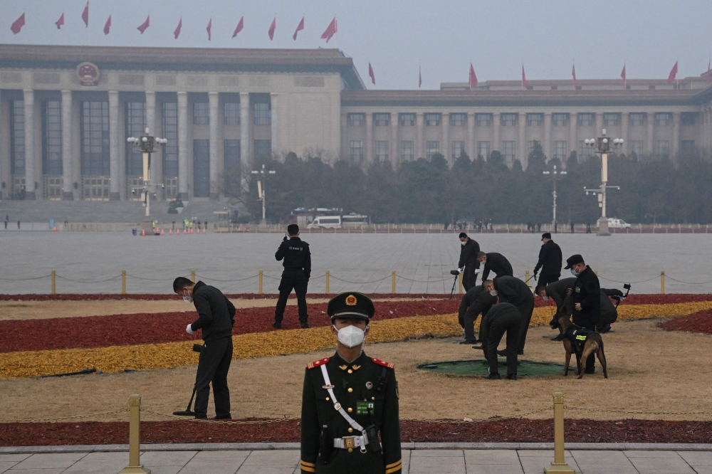 :A security officer stands outside the Great Hall of the People ahead of the opening session of the National People's Congress (NPC) in Beijing on March 5, 2023. (Photo by NOEL CELIS / AFP)
