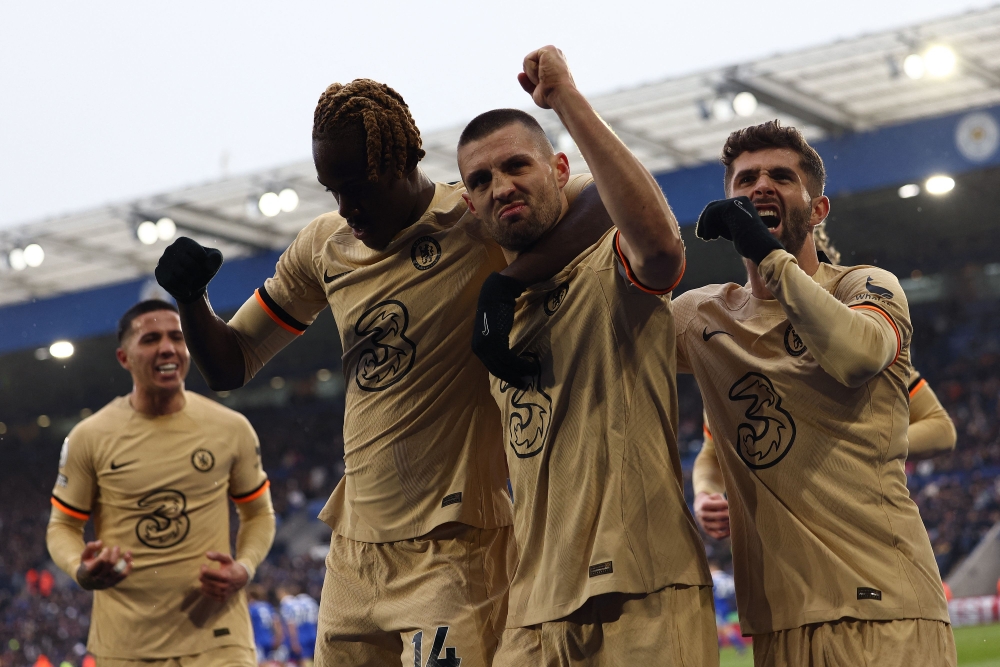 Chelsea's Croatian midfielder Mateo Kovacic (second right) celebrates scoring the team's third goal with Chelsea's English defender Trevoh Chalobah (second left) during the English Premier League football match between Leicester City and Chelsea at King Power Stadium in Leicester, central England on March 11, 2023. (Photo by Darren Staples / AFP)