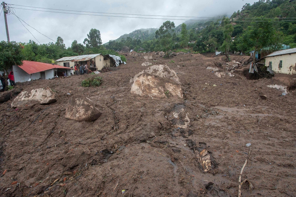 A general view of the destruction caused by a mudslide which occurred due to heavy rains resulting from the effects of tropical cyclone Freddy, which left hundreds of people dead in Malawi, pictured during Malawi Defence Force, (MDF) soldiers' operation to rescue victims or recover their bodies at Manje informal settlement in Blantyre, southern Malawi on March 16, 2023. (Photo by Amos Gumulira / AFP)

