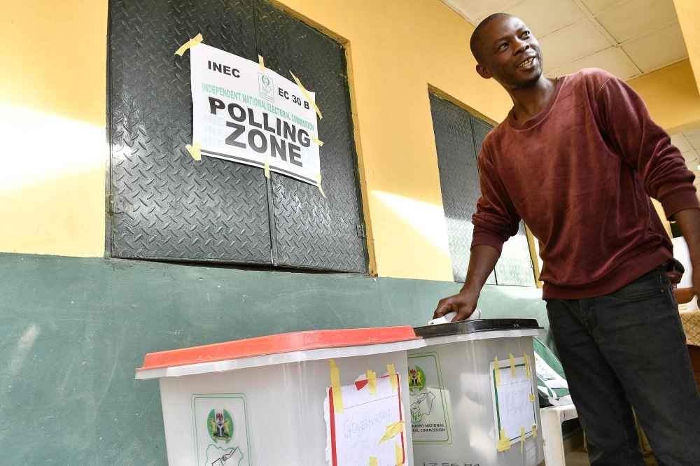 A voters casts his ballot at polling station for a gubernatorial and House of Assembly candidates during local elections, in Lagos, on March 18, 2023. (Photo by PIUS UTOMI EKPEI / AFP)