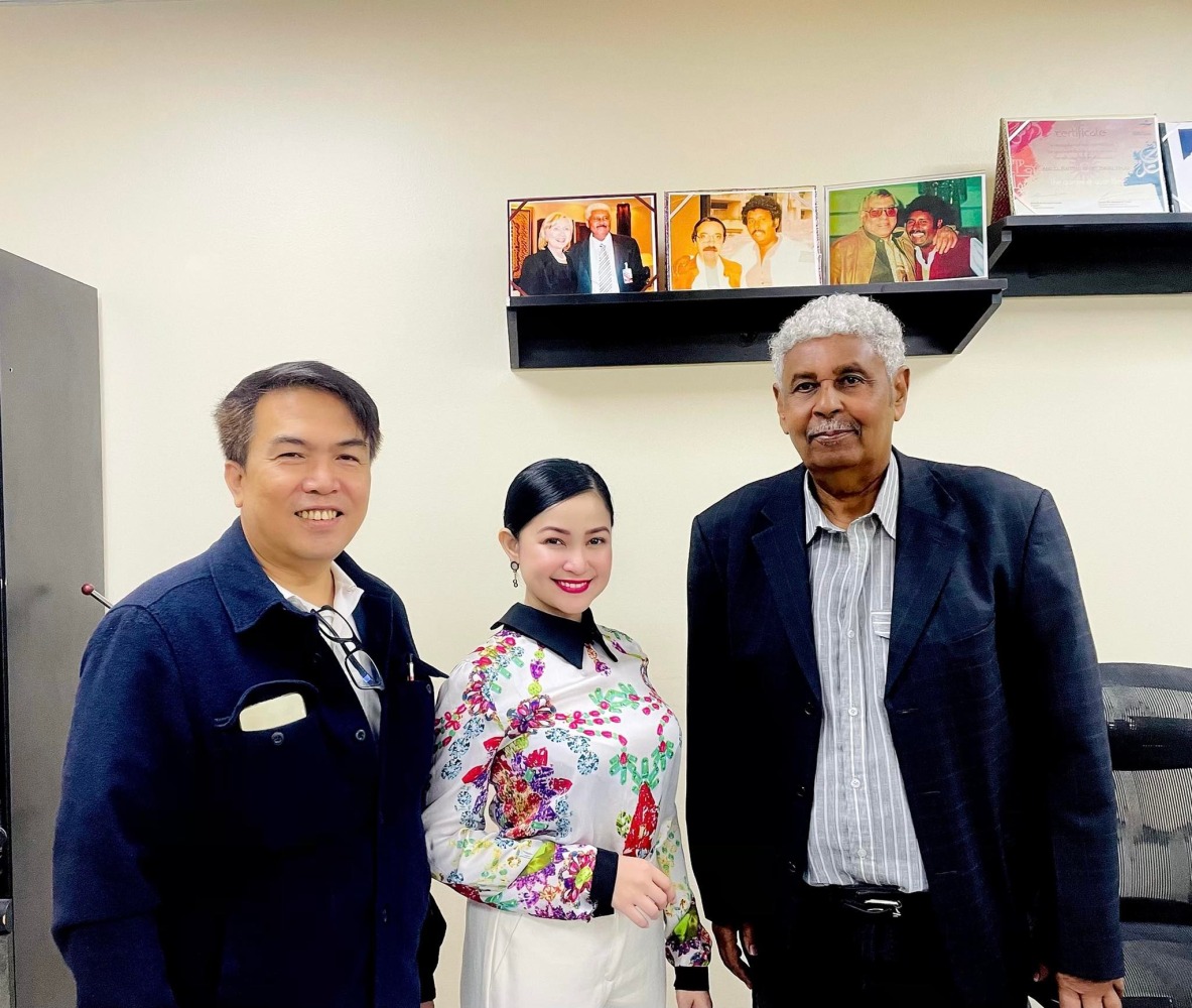 The film’s writer and director, Oscar Yema; leading actress and singer Vanessa Cassador and Qatar Cinema GM Abdul Rahman Nadji. 