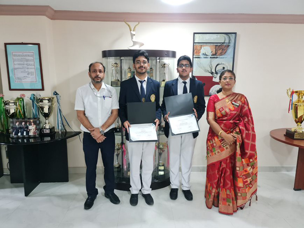 DPS-MIS Principal, Asna Nafees (right); Head of Computer Science Department, Avishek Jha (left); and students Ajay Sharma Sambara and Aritra Ghosh with their certificates.
