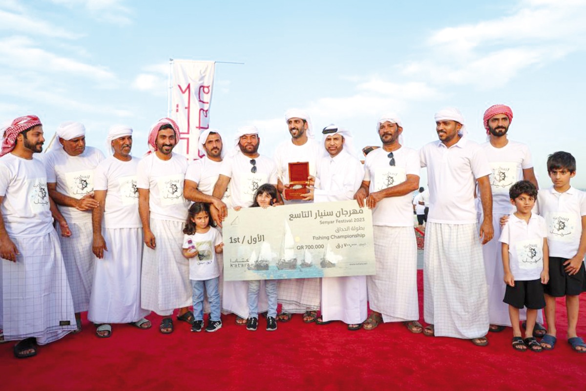 Katara General Manager, Prof. Dr. Khalid bin Ibrahim Al Sulaiti awarding the winning team. 