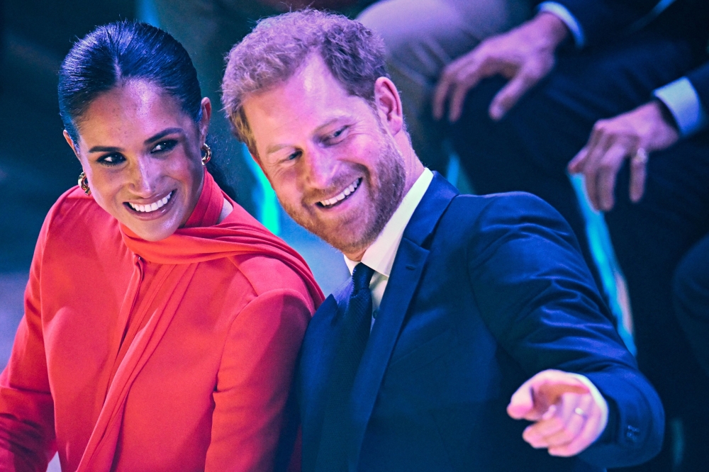 Britain's Meghan, Duchess of Sussex (L) and Britain's Prince Harry, Duke of Sussex, attend the annual One Young World Summit at Bridgewater Hall in Manchester, north-west England on September 5, 2022. (Photo by Oli Scarff / AFP)
 