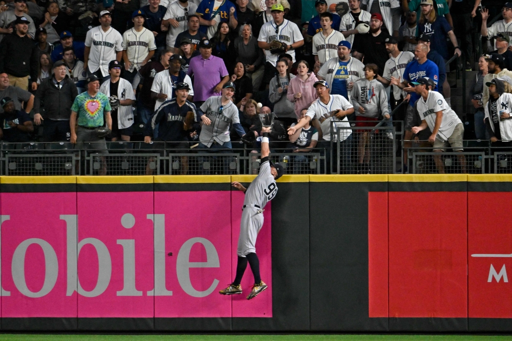 Aaron Judge #99 of the New York Yankees catches the ball at the wall during the eighth inning against the Seattle Mariners at T-Mobile Park on May 29, 2023 in Seattle, Washington. (Photo by Alika Jenner / GETTY IMAGES NORTH AMERICA / Getty Images via AFP)

