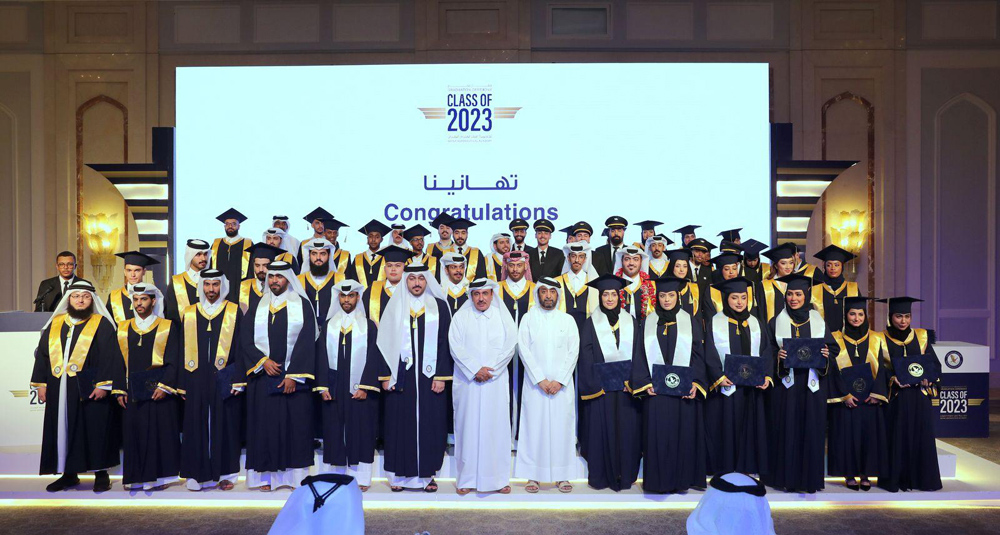Minister of Transport H E Jassim bin Saif Al Sulaiti with the graduating students.