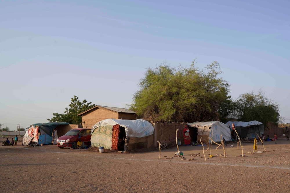Internally displaced Sudanese reside in the Hasahisa secondary school on July 10, 2023, transformed to house people fleeing violence in the war-torn country. (Photo by AFP)

