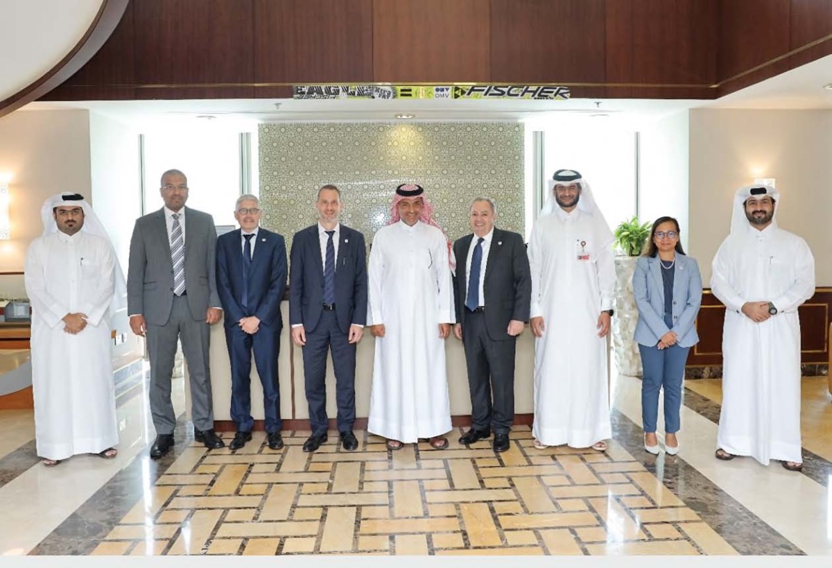 Francois Good, Senior Vice President, TotalEnergies Refining & Petrochemicals Orient & Growth; Ghazi Shahin, Managing Director TotalEnergies Refining & Petrochemicals – Qatar; Khalid bin Khalifa Al Thani, CEO of Qatargas Operating Co. Ltd; and Fahad Mohammed Al Khater, Chief Offshore, Terminals and Refining Officer with other officials pose for a group photo during the event.