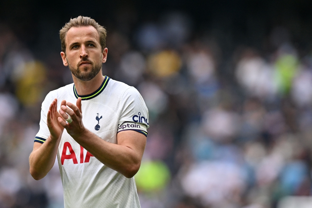 Tottenham Hotspur's English striker Harry Kane applauds the fans following the English Premier League football match between Tottenham Hotspur and Brentford at Tottenham Hotspur Stadium in London, on May 20, 2023. Photo by Glyn KIRK / AFP