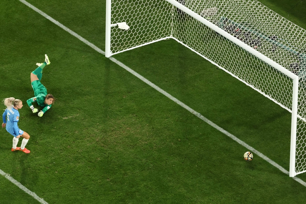 England's goalkeeper #01 Mary Earps (R), England's defender #05 Alex Greenwood (L) watch as Spain's defender #19 Olga Carmona's shot goes towards the net. (Photo by David Gray / AFP)
