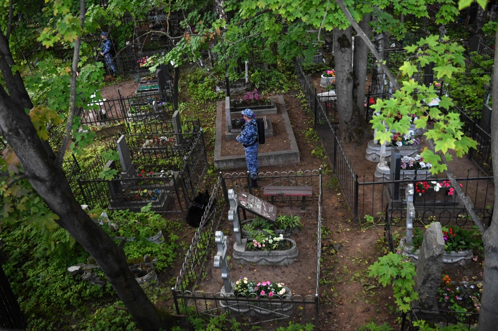 Russian National Guard (Rosgvardiya) servicemen stand guard at the Porokhovskoye cemetery where Wagner private mercenary group chief Yevgeny Prigozhin, who was killed in a private jet crash in the Tver region last week, was buried, in Saint Petersburg on August 29, 2023. (Photo by Olga Maltseva / AFP)