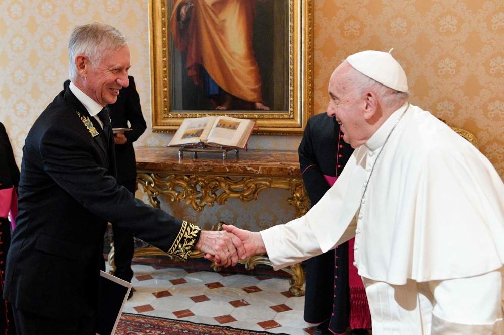 This photo taken and handout on September 18, 2023 by The Vatican Media shows Pope Francis welcoming Ivan Soltanovsky, Russian ambassador to the Holy See on the occasion of the presentation of his Credential Letters to the Pope in The Vatican. (Photo by Handout / Vatican Media / AFP)