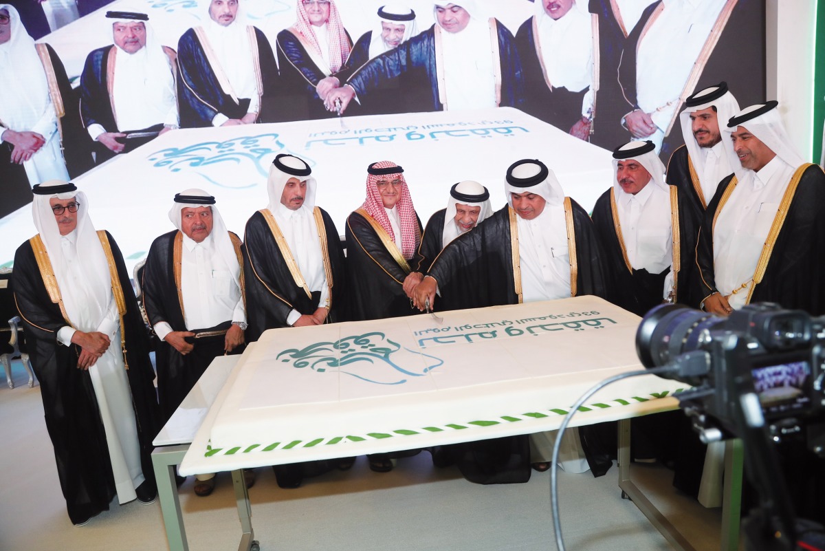 Minister of Transport H E Jassim Saif Ahmed Al Sulaiti; Minister of Finance H E Ali bin Ahmed Al Kuwari; Minister of Commerce and Industry, H E Sheikh Mohammed bin Hamad bin Qassim Al Thani; Minister of Environment and Climate Change H E Sheikh Dr. Faleh bin Nasser bin Ahmed bin Ali Al Thani; former Prime Minister and Interior Minister H E Sheikh Abdullah bin Nasser bin Khalifa Al Thani;  H E Sheikh Khalid bin Hamad Al Thani; Ambassador of Saudi Arabia to Qatar H H Prince Mansour bin Khalid bin Farhan Al Saud; Minister of State and President of Qatar National Library H E Dr. Hamad bin Abdulaziz Al Kawari; and H E Sheikh Faisal bin Qassim Al Thani during a cake cutting ceremony to mark 93rd National Day of Saudi Arabia in Doha yesterday.