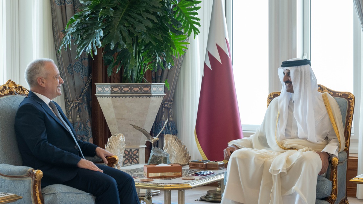 Amir receives credentials of five new ambassadors to Qatar, including