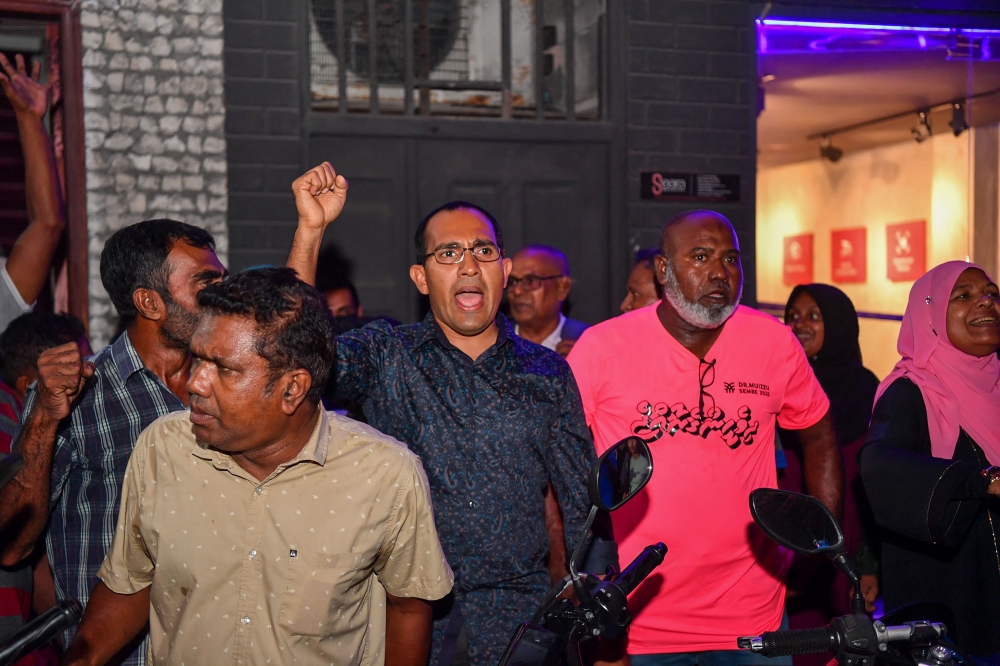 Supporters of People's National Congress (PNC) party and pro-China frontrunner Mohamed Muizzu shout slogans along a street in Male on September 30, 2023, to demand the release of arrested Maldives' former president Abdulla Yameen. (Photo by Mohamed Afrah / AFP)
