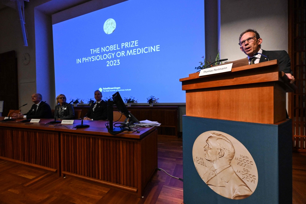 Member of Nobel Assembly at the Karolinska Institute Thomas Perlmann speaks to the media during the announcement of the winners of the 2023 Nobel Prize in Physiology or Medicine at the Karolinska Institute in Stockholm on October 2, 2023. (Photo by Jonathan Nackstrand / AFP)
