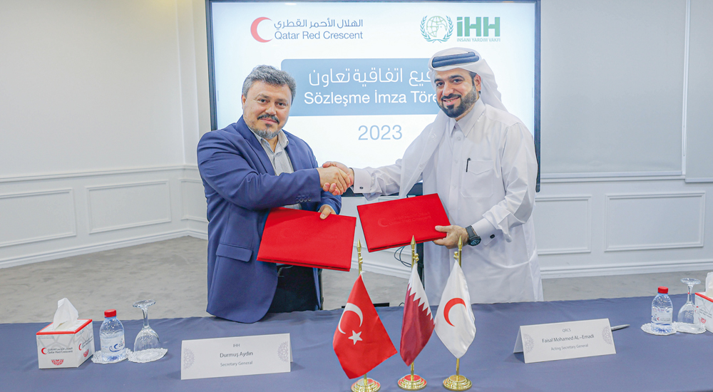 Acting Secretary-General of QRCS Faisal Mohamed Al Emadi and Secretary-General of IHH Durmuş Aydın at the signing ceremony.