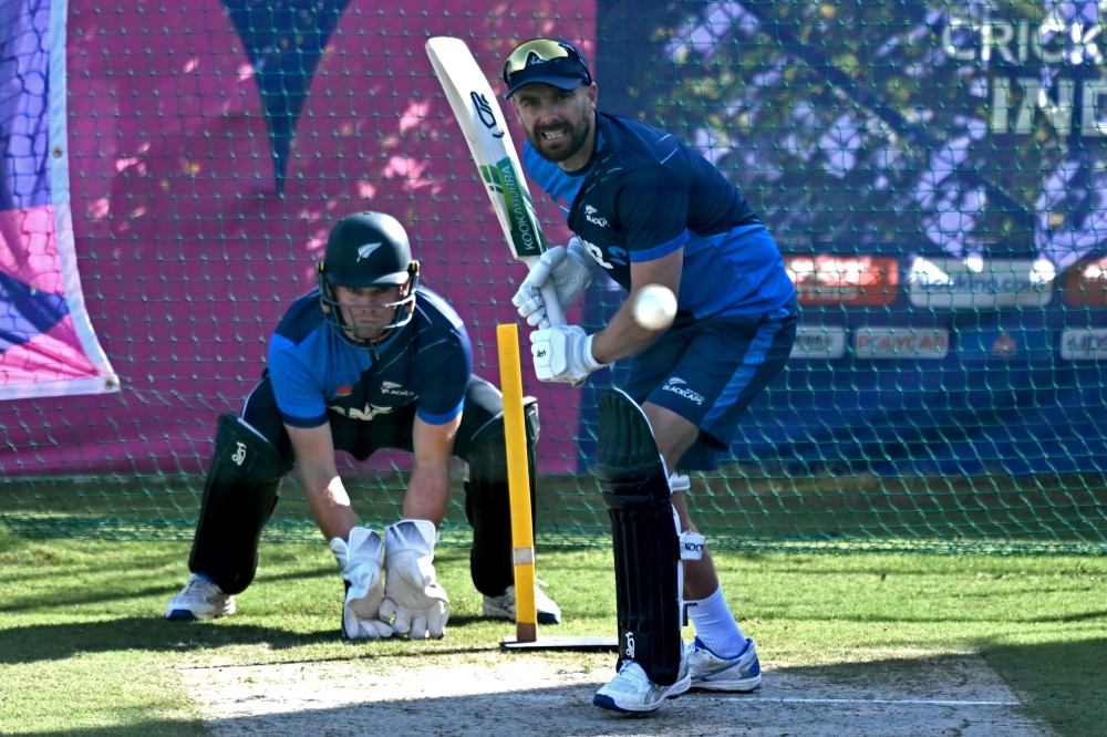 New Zealand's Tom Blundell (R) and Tom Latham during a practice session on the eve of the 2023 ICC Men's Cricket World Cup one-day international (ODI) match between India and New Zealand at the Himachal Pradesh Cricket Association Stadium in Dharamsala on October 21, 2023. (Photo by Money Sharma / AFP) 