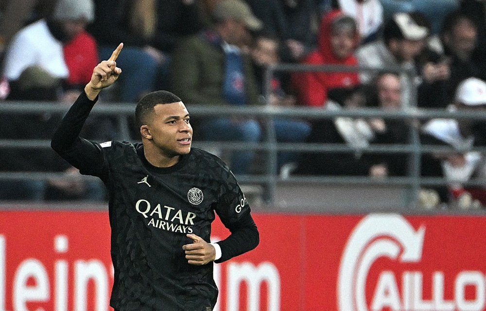 Mbappe hat-trick sends PSG top of Ligue 1 - Vimarsana News