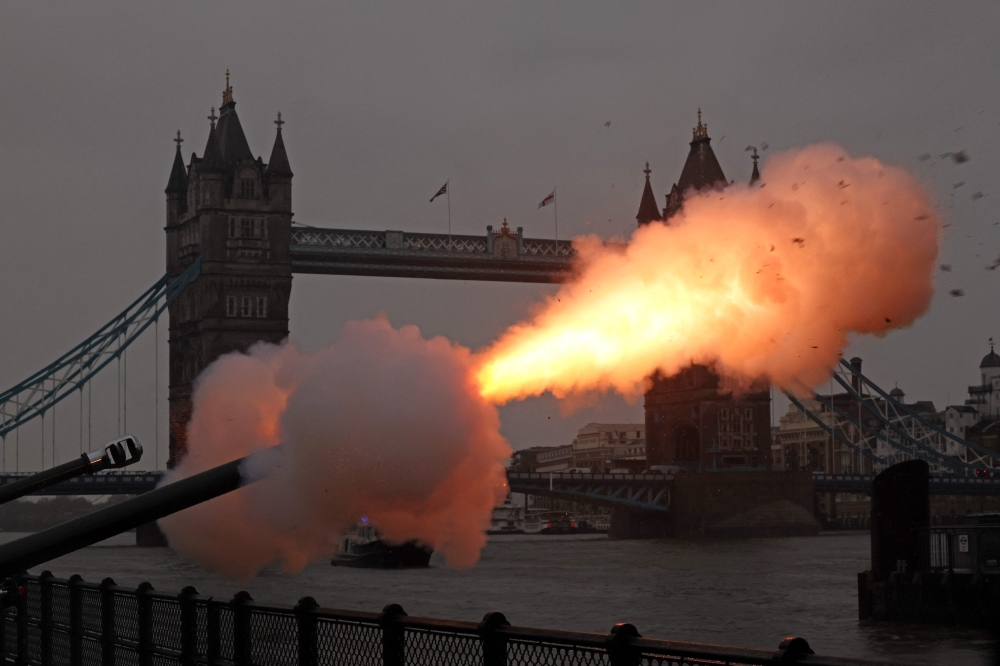 Members of the Honourable Artillery Company fire a 62 Gun Royal salute, for the King's 75th Birthday from Tower Wharf, by Tower Bridge in central London, November 14, 2023. (Photo by Daniel Leal / AFP)