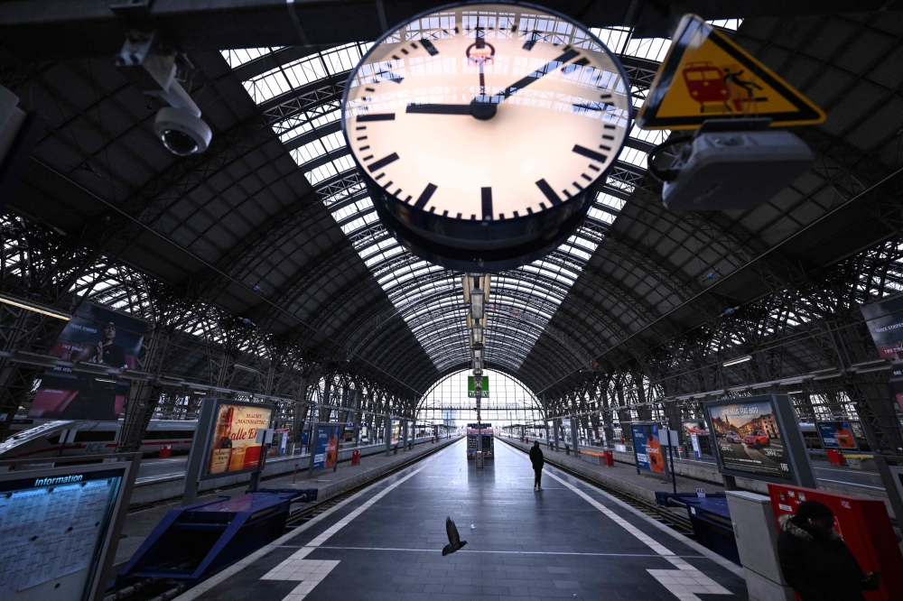 A near empty platform is pictured at the main station of Frankfurt am Main, western Germany on November 16, 2023, as German train drivers' union GDL called for a 20-hour strike after failing to reach agreement on pay increases. Photo by Kirill KUDRYAVTSEV / AFP