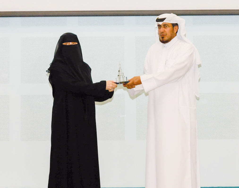 Assistant Undersecretary for Dawah and Mosque Affairs Mohammed Hamad Al Kuwari honouring Managing Director of PHCC Dr. Mariam Ali Abdulmalik during the ceremony.