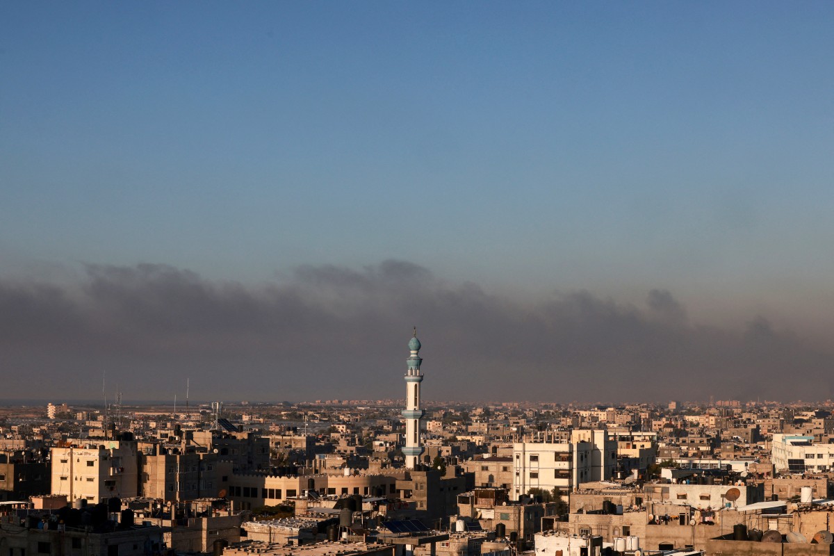 Smoke billowing over Khan Yunis in the southern Gaza Strip following Israeli bombardment on December 15, 2023. (Photo by Mohammed Abed / AFP)
