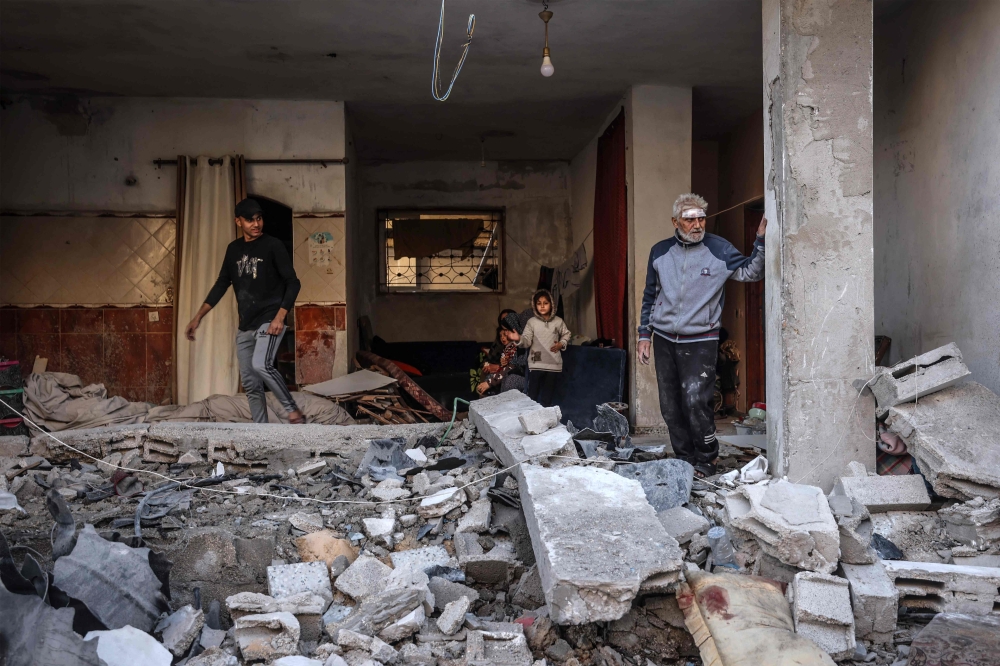 People inspect the damage following Israeli bombardment in Rafah on the southern Gaza Strip on December 29, 2023. (Photo by AFP)