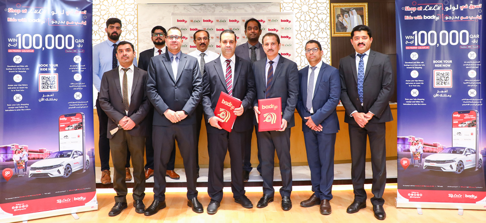 Officials from Lulu Hypermarket and badr Technology signing an agreement. 