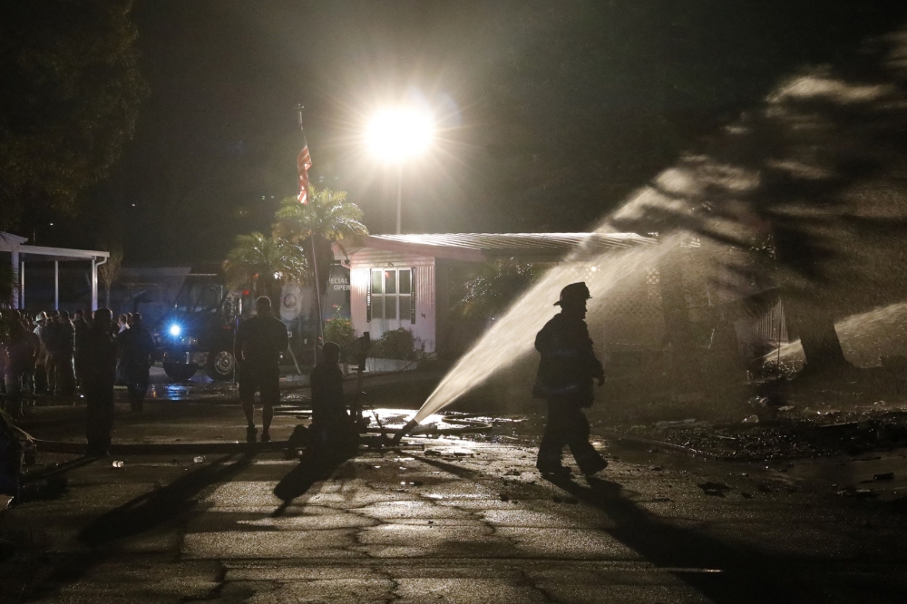 Small plane crashes into US mobile home park, several dead | The ...