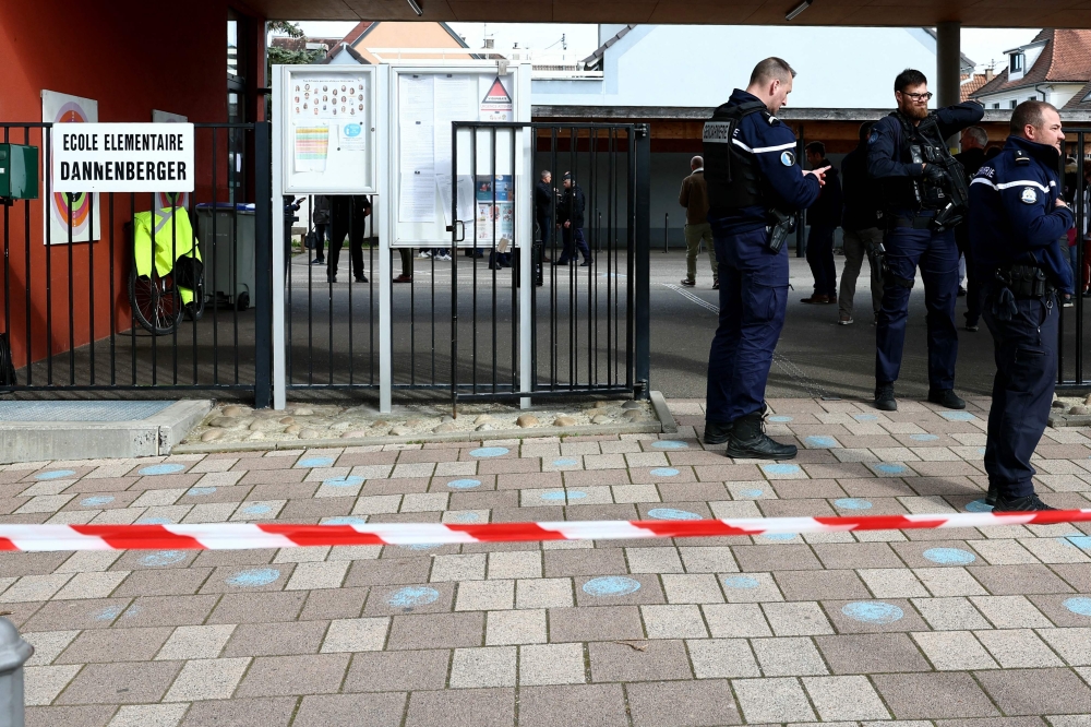 Gendarmes control the access to a school in the eastern France city of Souffelweyersheim while investigations are underway after two girls were wounded in a knife attack outside the school on April 18, 2024. (Photo by FREDERICK FLORIN / AFP)